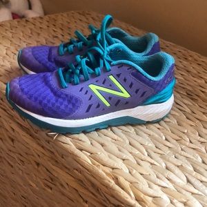 Girls New Balance tennis shoes